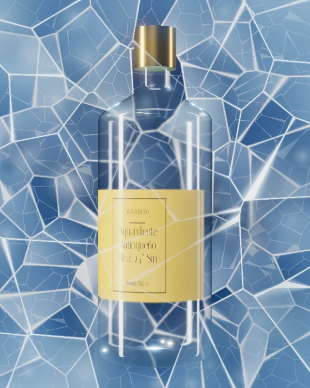Aguardiente Antioqueño Real 24° Sin Azúcar, Botella 750 ml, sobre hielo