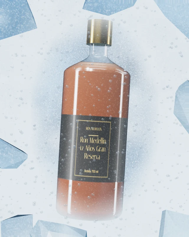 Ron Medellín 12 Años Gran Reserva, Botella 750 ml, sobre hielo